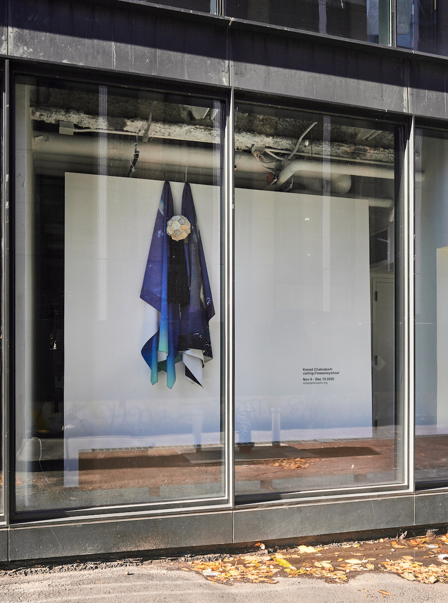 Installation shot: calling@sweeneyshoal, Cuchifritos Gallery & Project Space. Photo: Brad Farwell